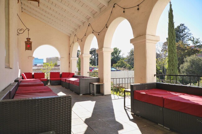 Building Photo - 840 Hilgard Ave