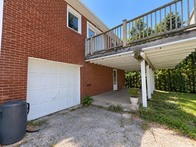 Building Photo - 6797 Lawnton St