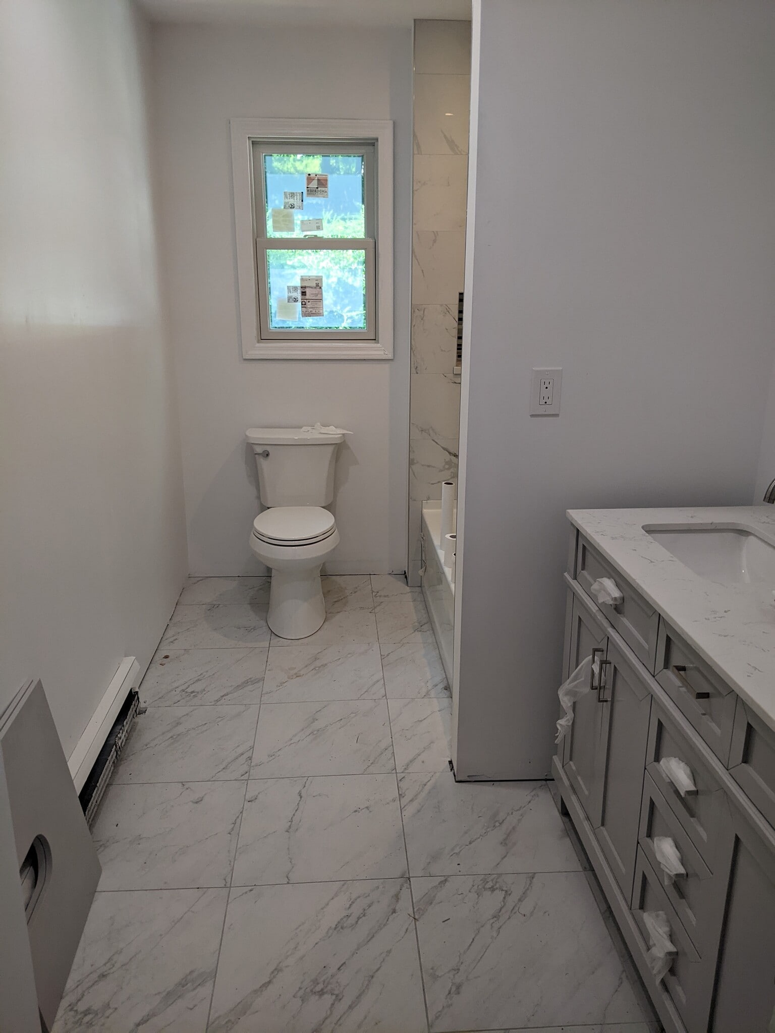 hall bath w/tub - 544 Drakestown Rd