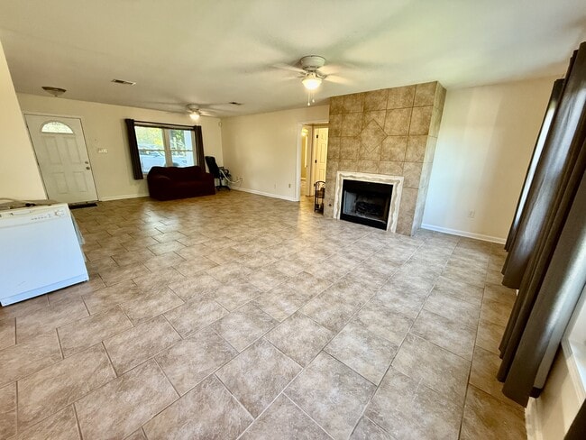 Building Photo - 1700 Lucina Cove