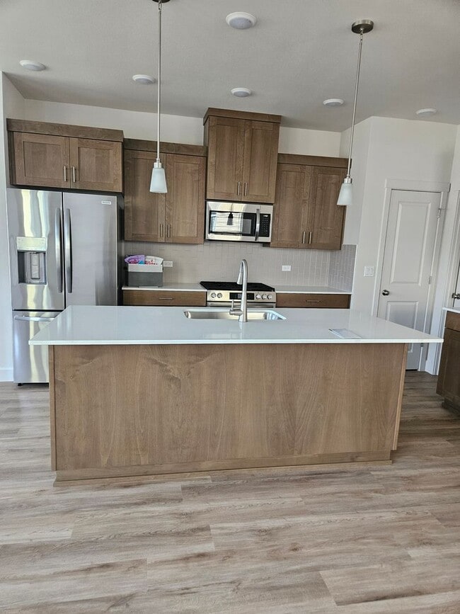 Building Photo - Brand New 3 bdrm 2 1/2 bath townhouse