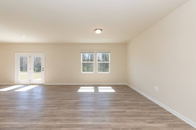 Building Photo - Three Bedroom Home!