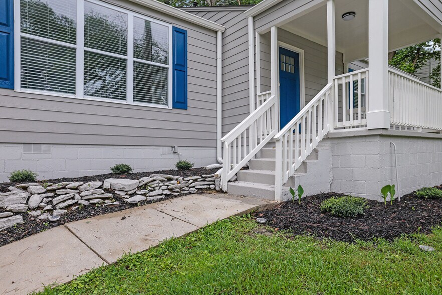 Building Photo - 2222 Beecher Cir SW