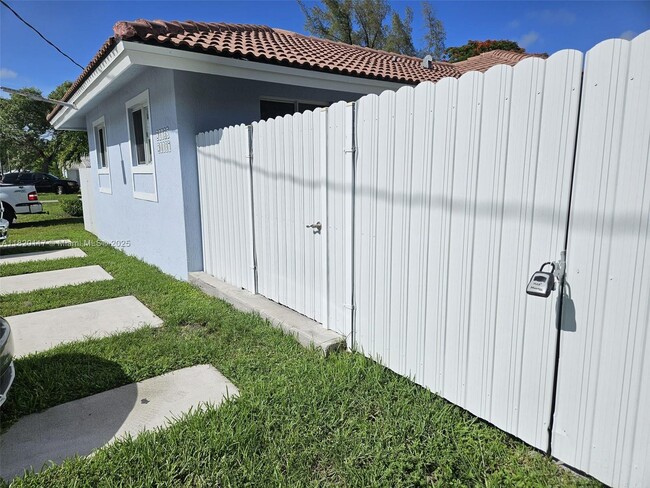 Building Photo - 20137 SW 88th Ct