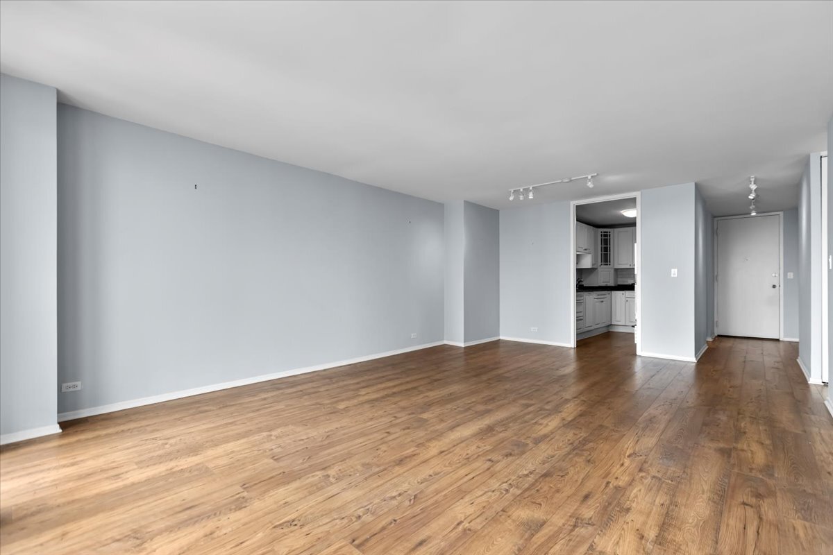 Building Photo - 1660 N La Salle Dr