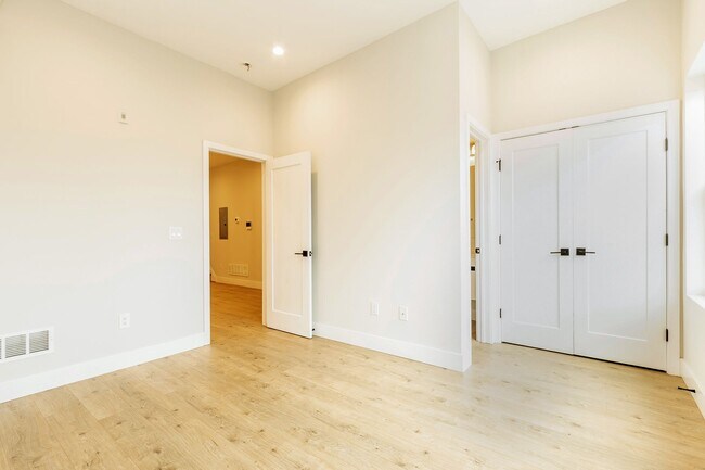 Building Photo - 2218 N Franklin St