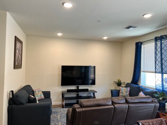 Great Room - 4711 Falcon Rock Ln