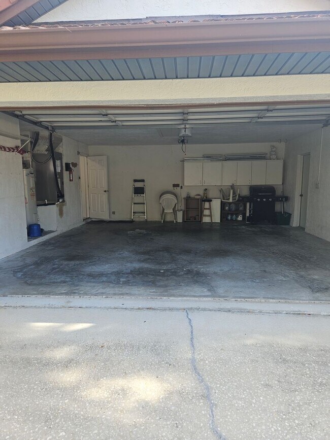 Building Photo - 2 BEDROOM 2 BATH HOME IN  PELICAN BAY GATED COMMUNITY