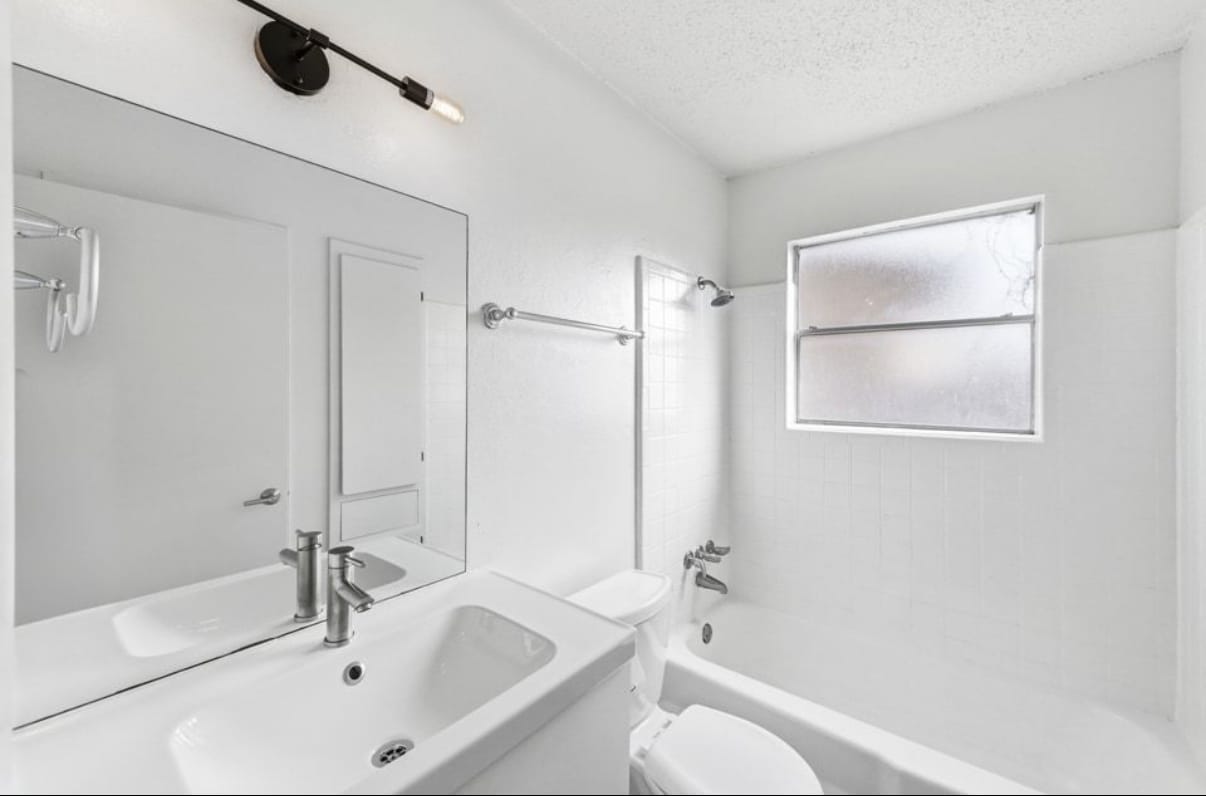 Building Photo - 3408 Dolphin Dr