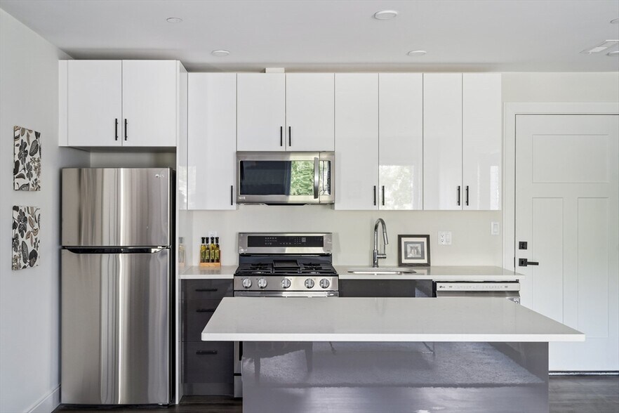 Building Photo - 319 Belgrade Ave