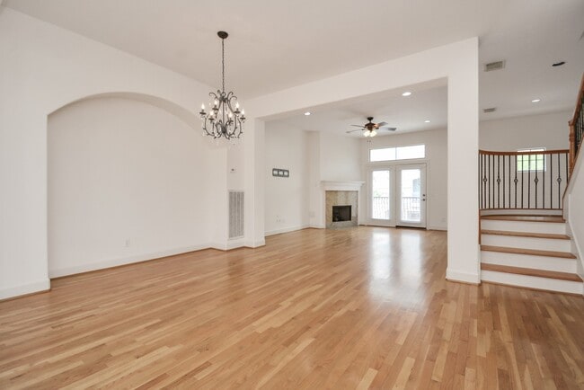 Building Photo - 5815 Lacy St