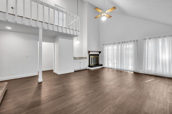 Building Photo - Midtown Comfort & Convenience
