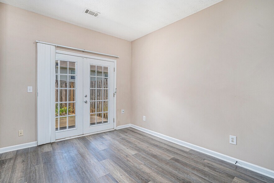 Building Photo - 4155 Park Chase Dr