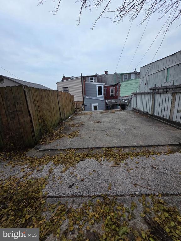 Building Photo - 521 Birch St