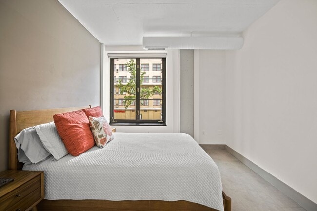 Building Photo - Logan Circle Condo