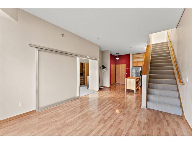 Building Photo - 2650 University Ave W