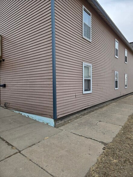 Building Photo - 1324 W Main St