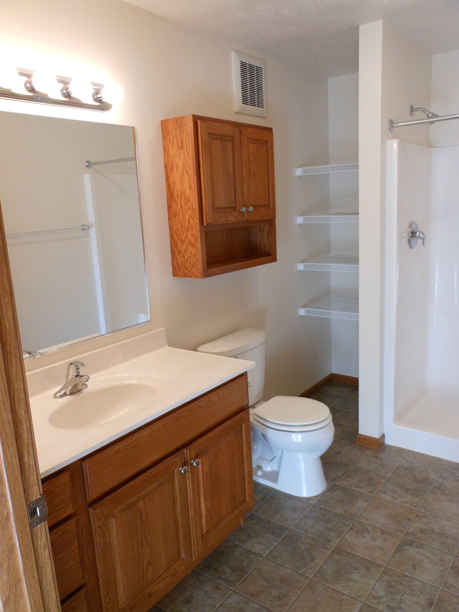 Building Photo - 1323 Main Ave S