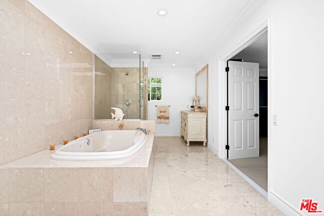 Building Photo - 2563 Hutton Dr