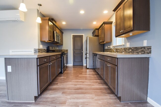 Building Photo - Beautiful Home!  Close to Downtown Hillsboro!