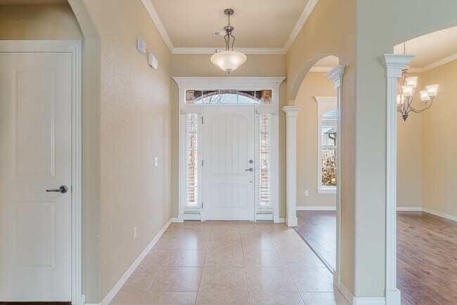 Building Photo - 602 SW Barn Valley Rd