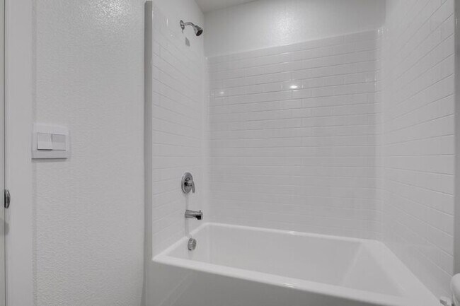 Building Photo - Beautiful New 3 Bed / 2.5 Bath Townhome 89178
