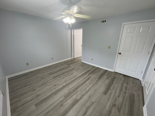 Building Photo - 7117 W Friendly Ave