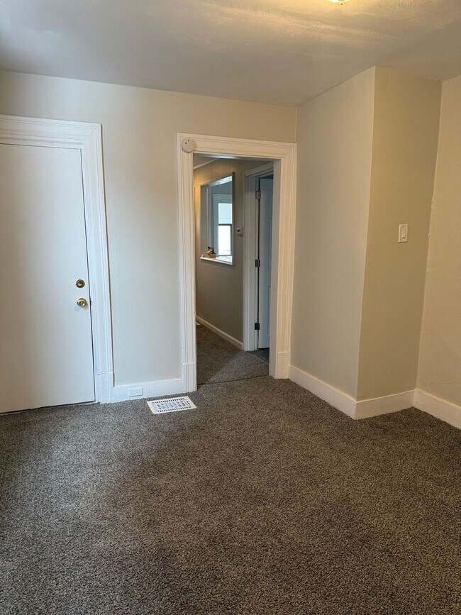 Building Photo - 1 Bed 1 Bath in Swissvale