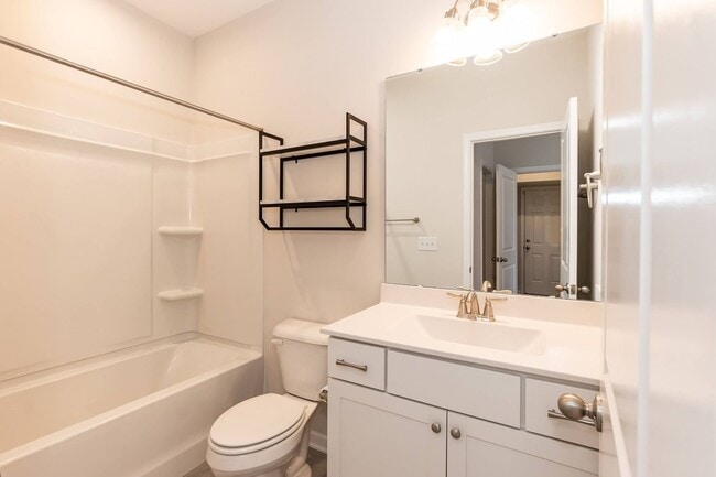 Building Photo - Four Bedroom Townhome!