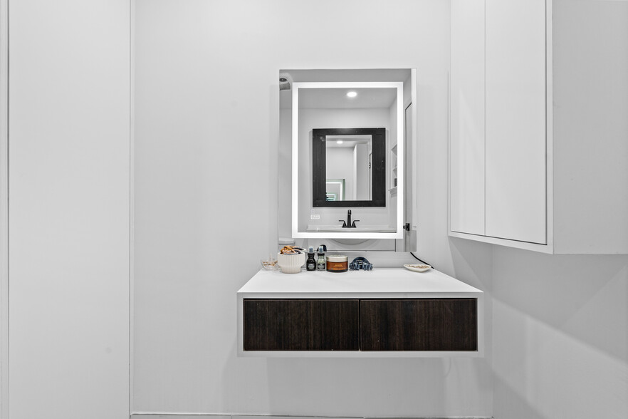 Building Photo - 1408 Brickell Bay Dr