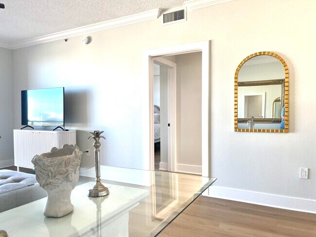 Building Photo - 616 Clearwater Park Rd