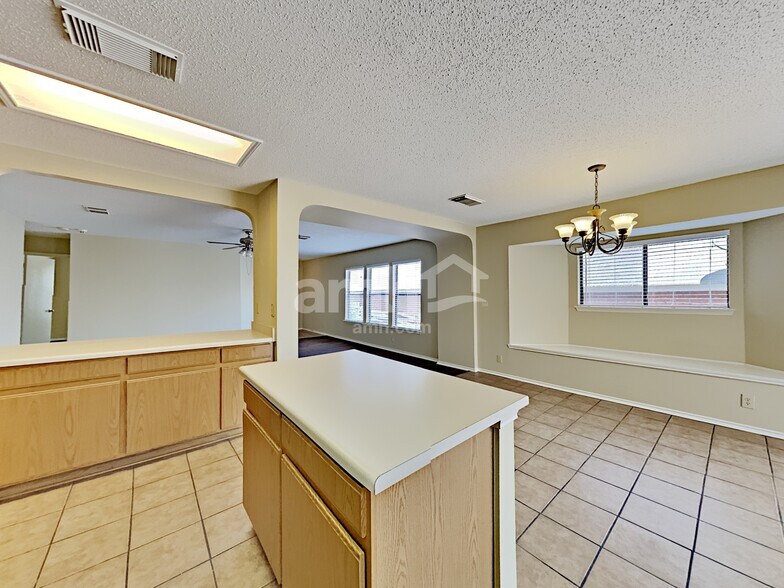 Building Photo - 7206 Knights Haven