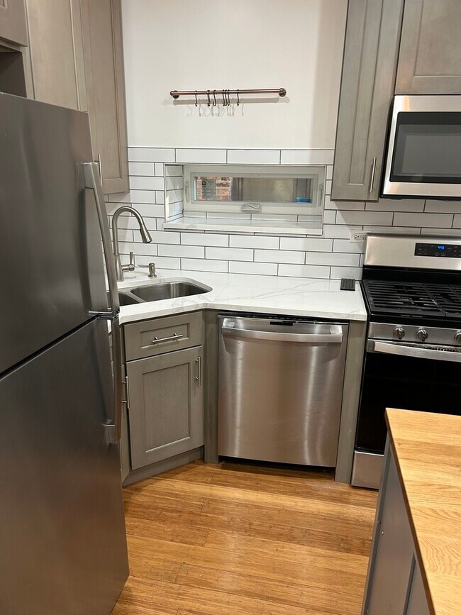 Building Photo - 2520 N Talman Ave