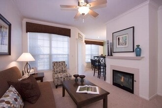 Building Photo - Camelback Pointe