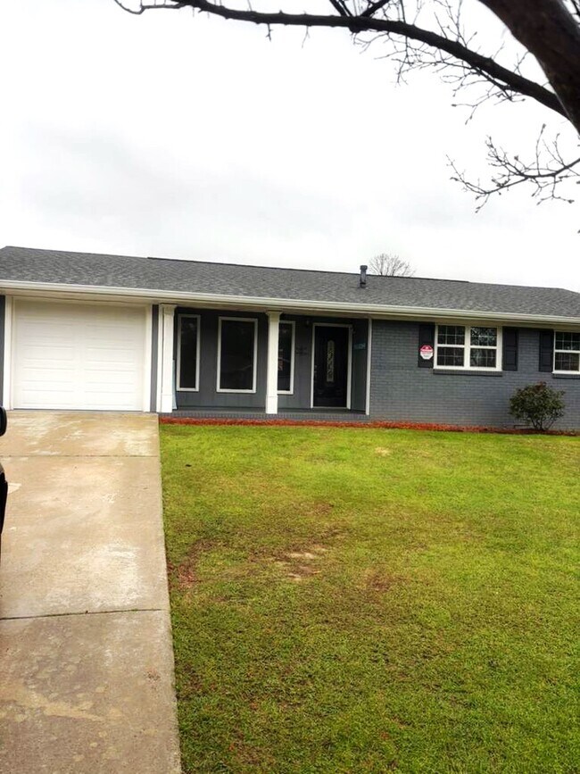 Building Photo - 82 Oliver Dr