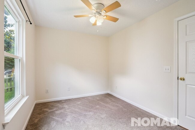 Building Photo - 1015 Chelsea Dr