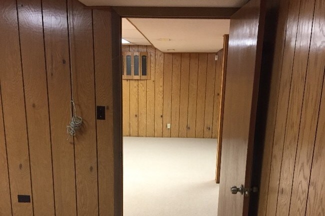 Building Photo - 1964 Crescent Ln