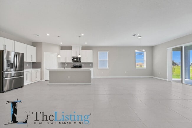 Building Photo - 3685 Kings Canyon Dr