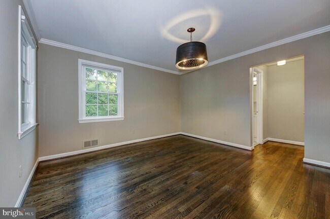 Building Photo - 4509 Tournay Rd