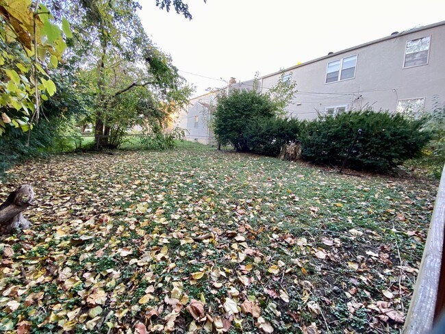 Building Photo - 7622-7624 MAIN STREET