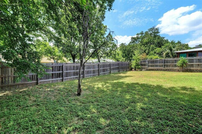 Building Photo - 10207 Rutland Village W