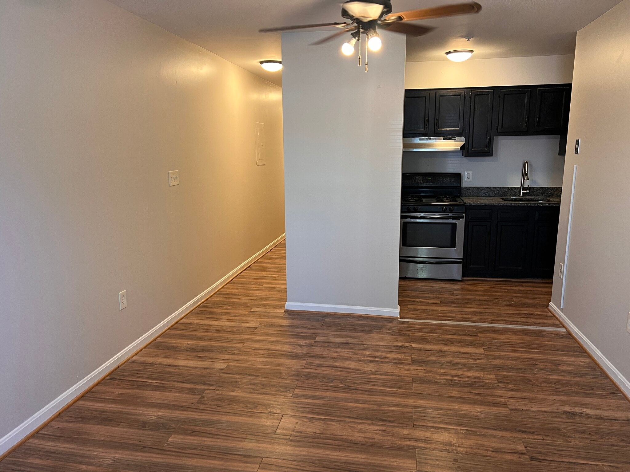 Dining and KitchenK - 525 W Mosher St