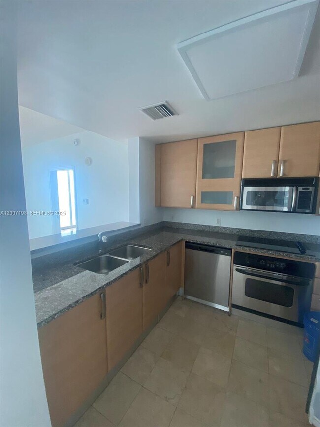 Building Photo - 2101 Brickell Ave