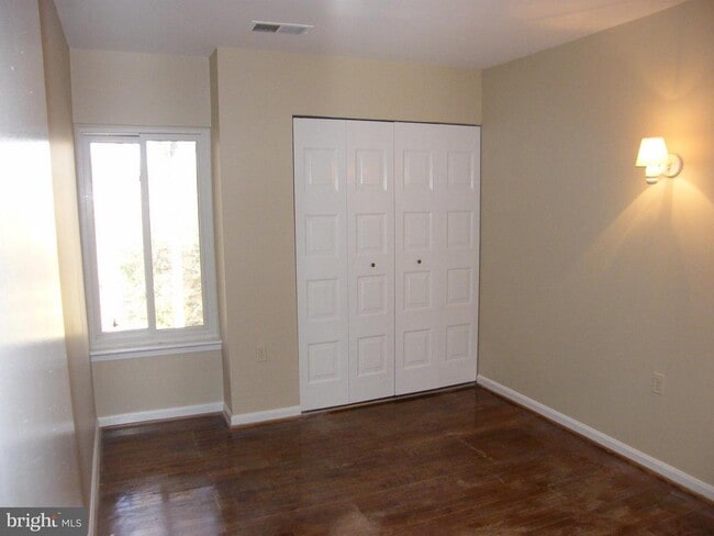 Building Photo - 10865 Deborah Dr