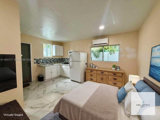 Building Photo - 3297 SW 26th St