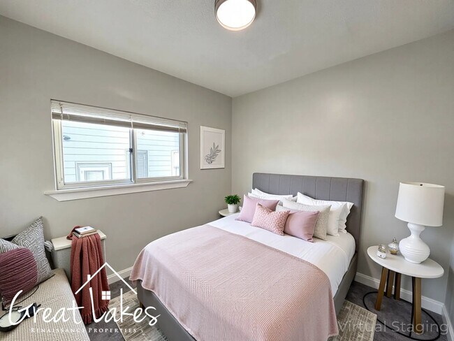 Building Photo - Charming 3 Bedroom 2 Bathroom now availabl...