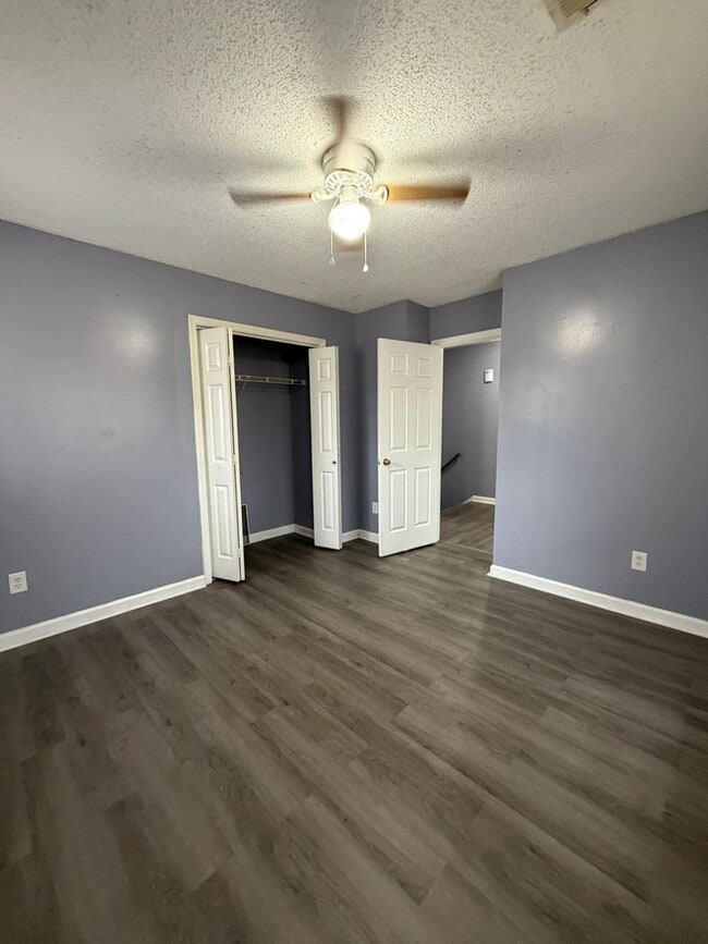 Building Photo - 3 Bd 2 Ba 1200 sq ft Townhouse