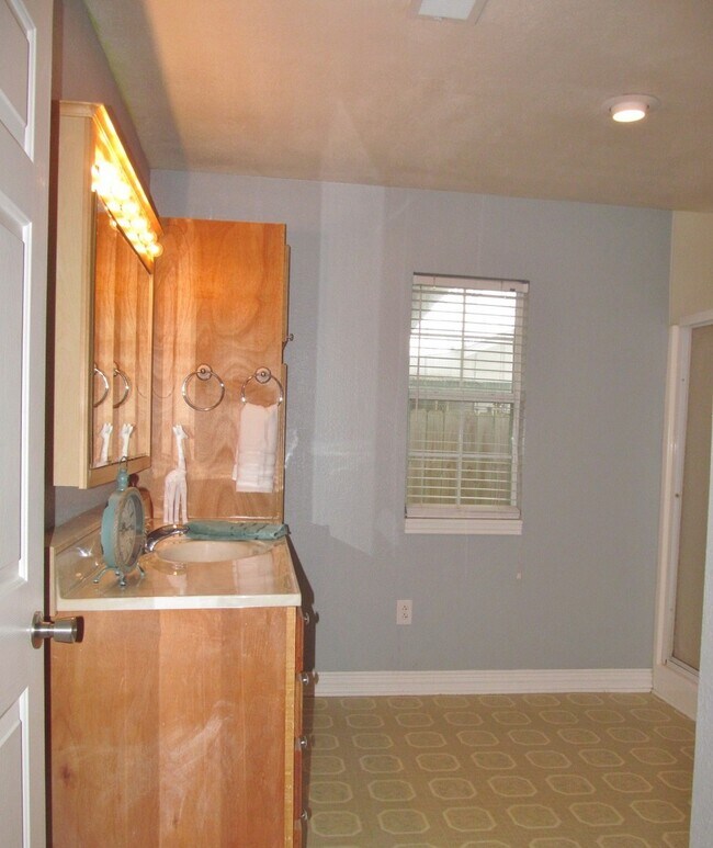 Building Photo - 3 BEDROOM CLOSE TO UMHB
