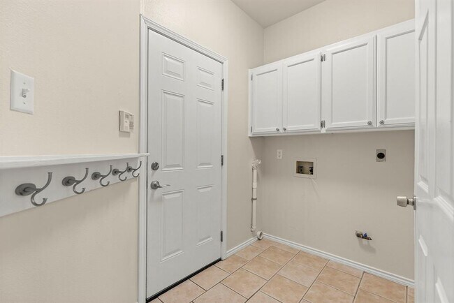 Building Photo - 704 Ridgmar Rd
