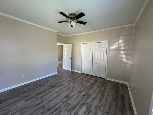 Building Photo - MOVE-IN READY!